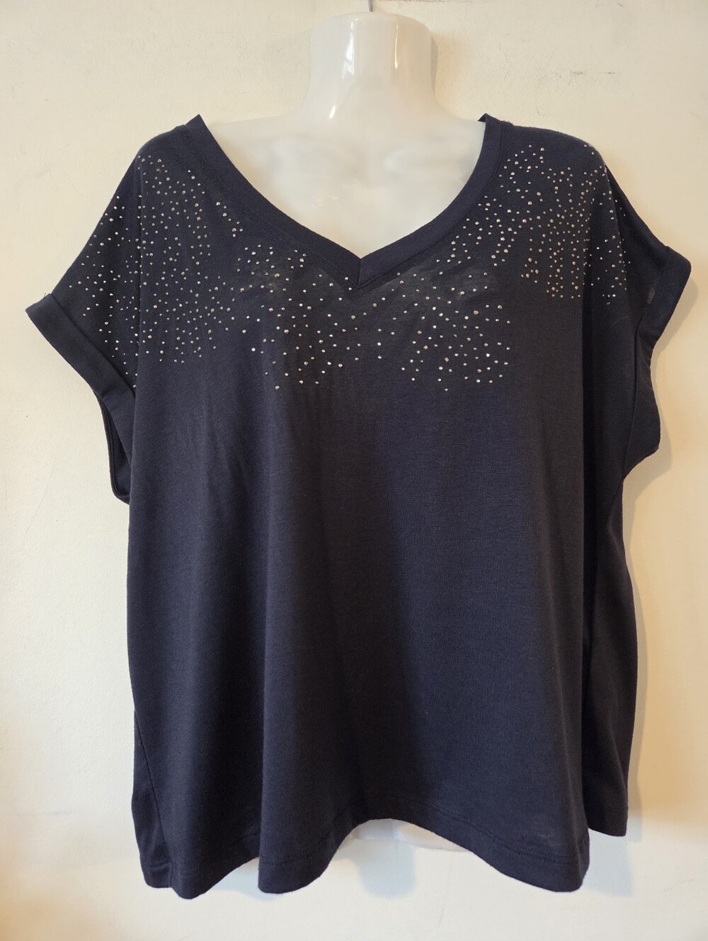 Melanie Lyne V-Neck Top with Stud Detail